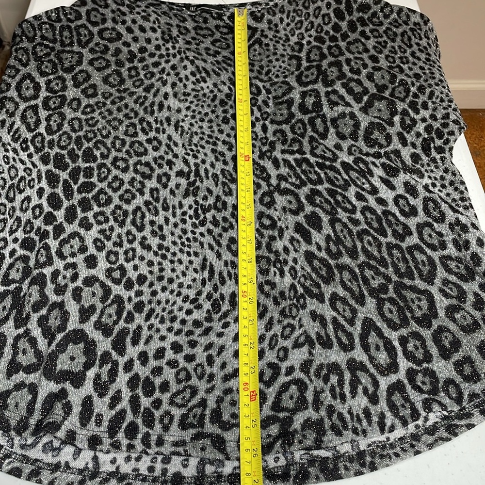 Silver Threads Woven Throughout Leopard Print Inc - image 6